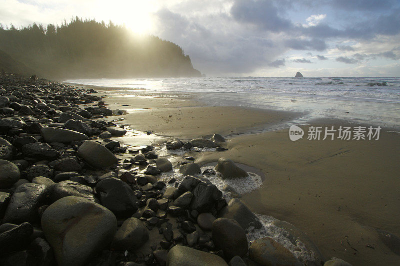 太阳落在Cape Meares，俄勒冈